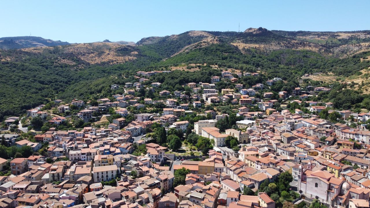 Santu Lussurgiu is in the hills in the west of Sardinia.